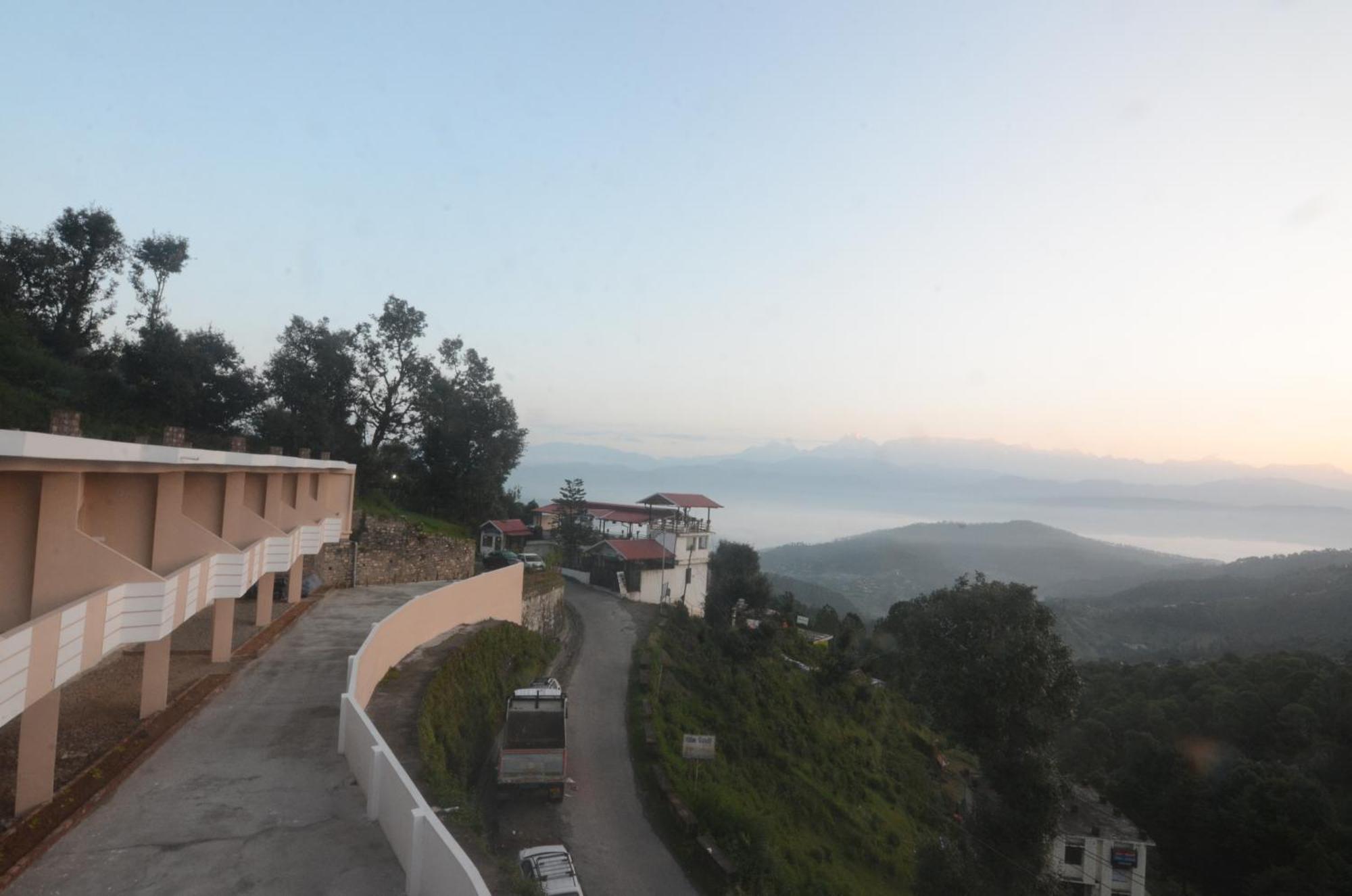 Uttarakhand Resort Kausani Extérieur photo